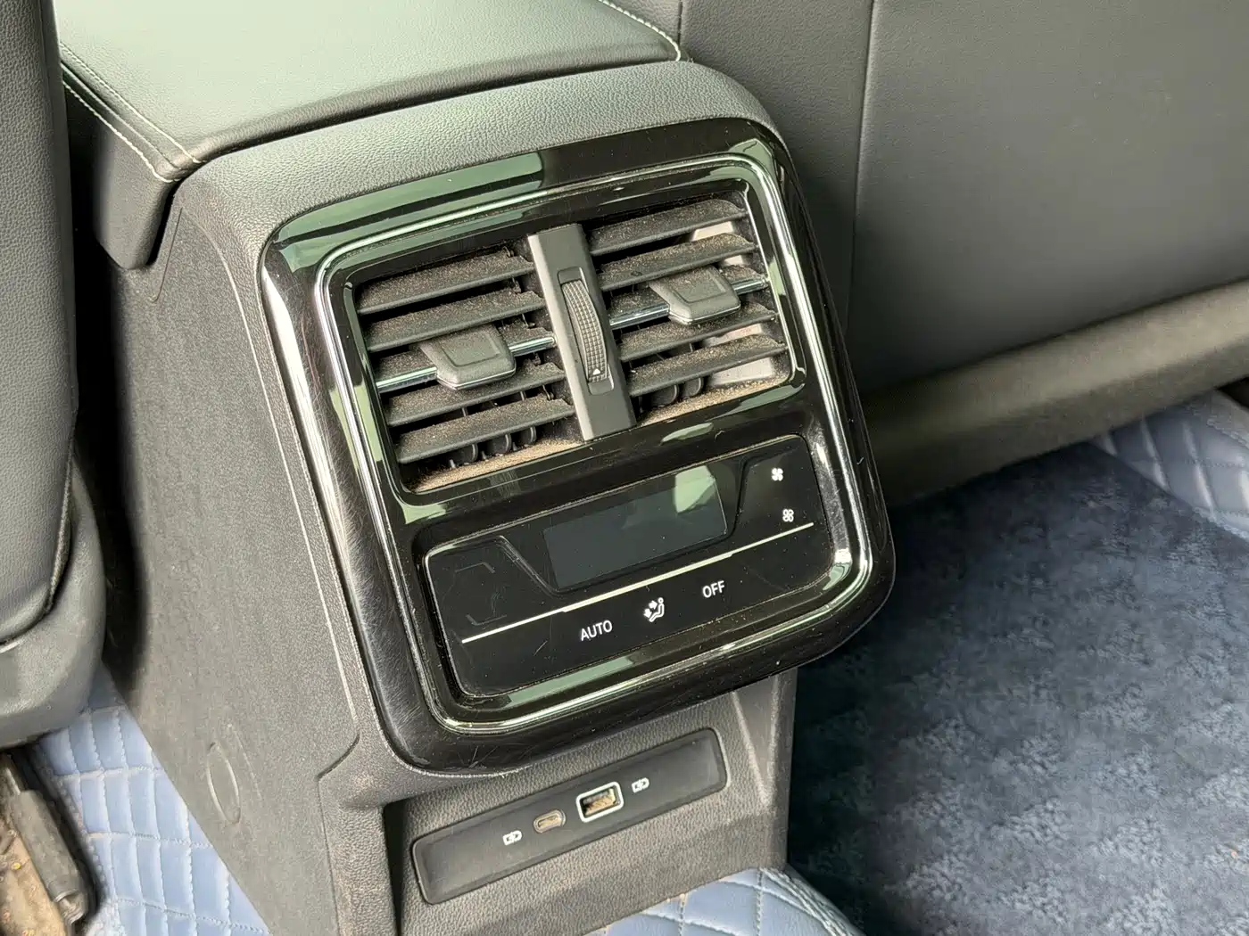Volkswagen Passat 2022 330TSI Luxury Edition фото 10