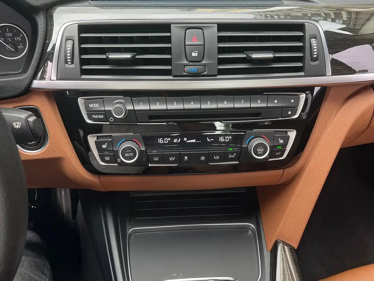 Фото 17 - BMW 3 Series