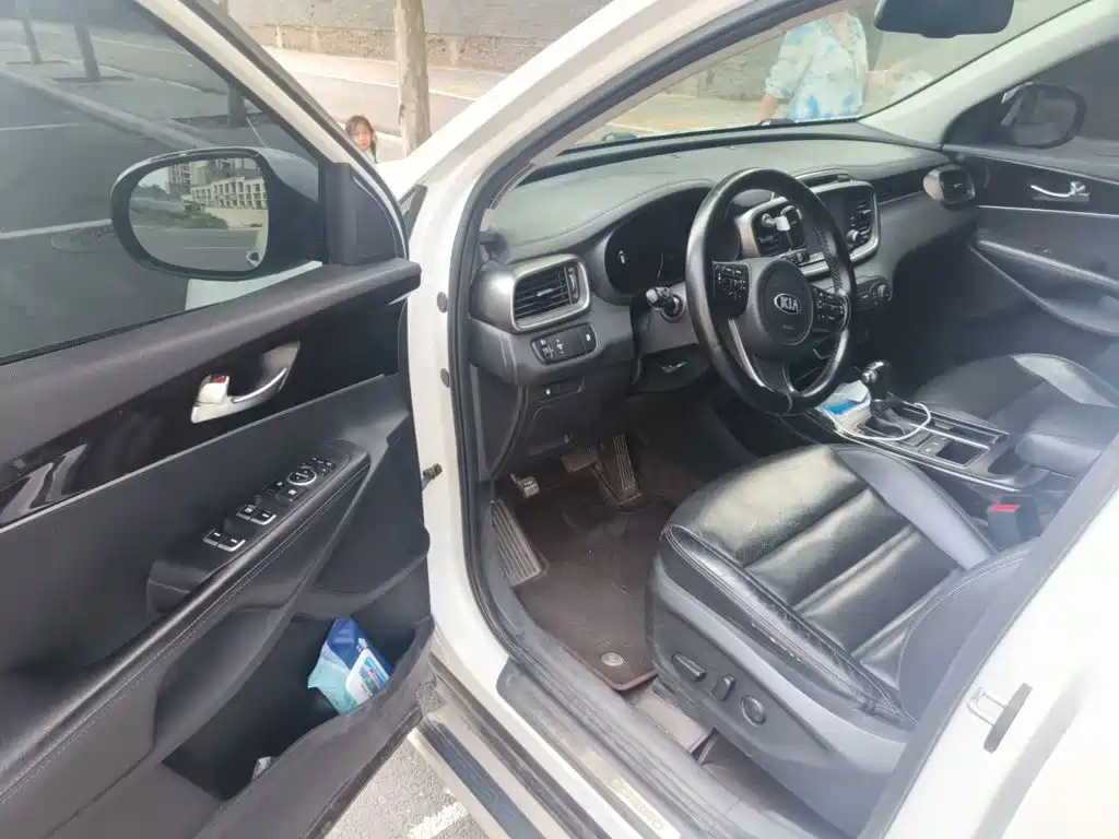 Photo 13 - Kia Sorento