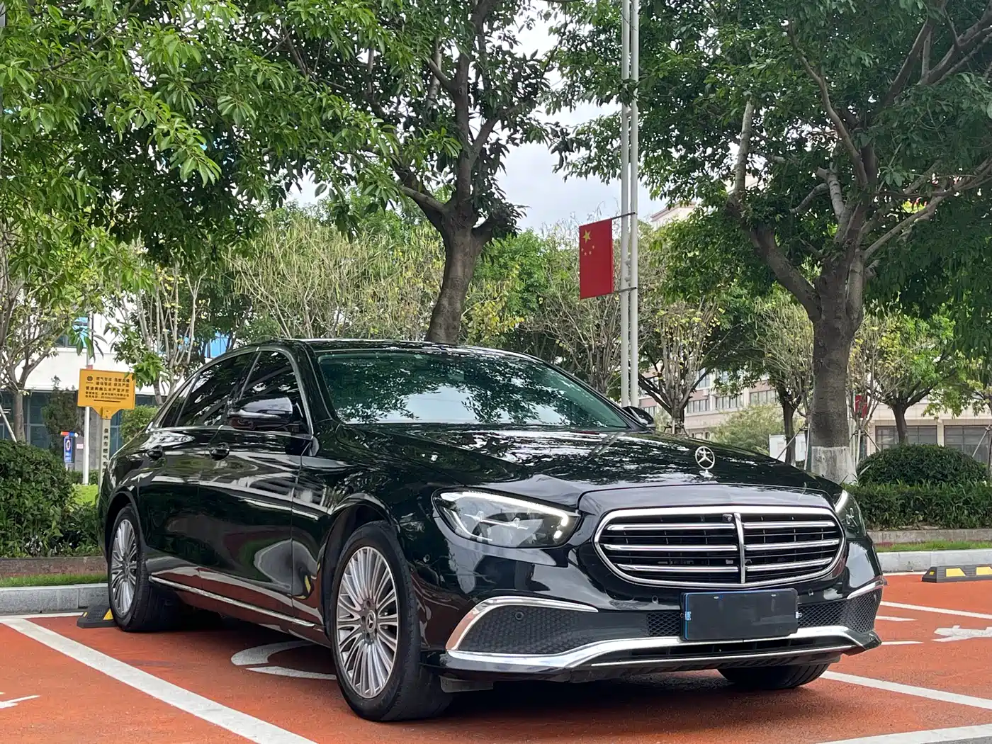 Mercedes-Benz E-Class 2023 E 300 L Luxury фото 3