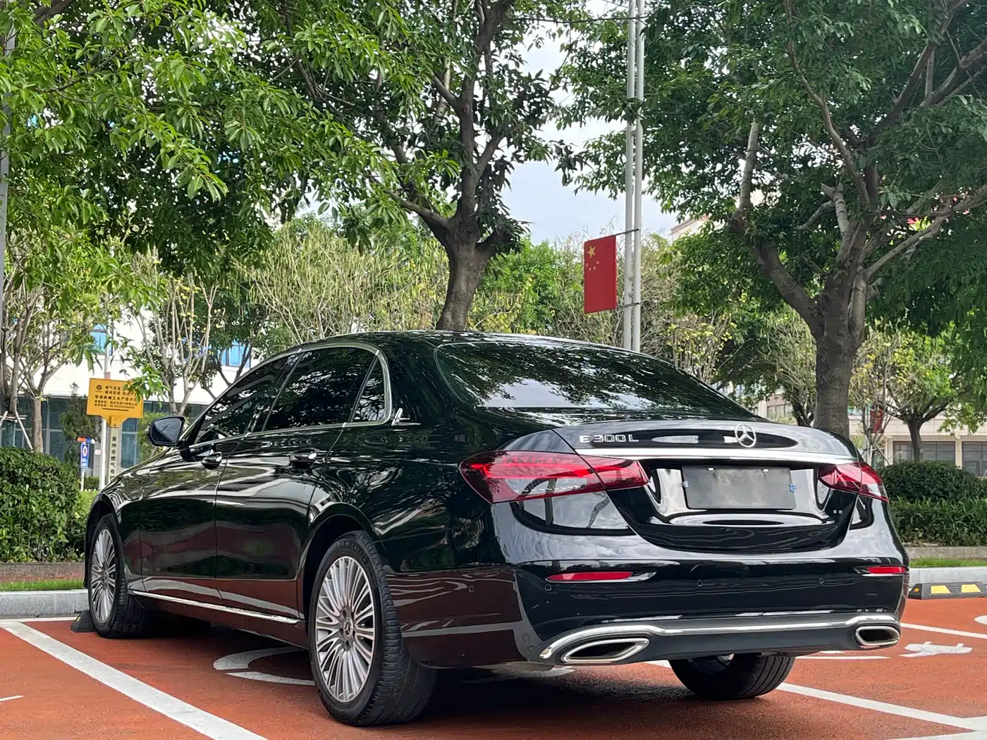 Mercedes-Benz E-Class 2023 E 300 L Luxury фото 7