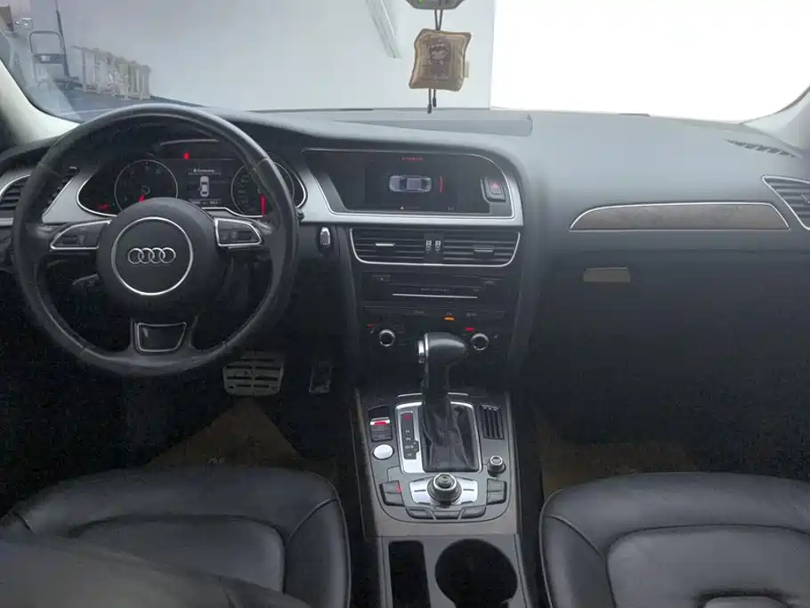 Фото 12 - Audi A4L