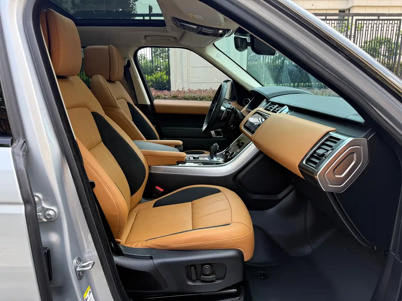 Land Rover Range Rover Sport 2021 3.0 L6 Gloss Black Edition фото 19