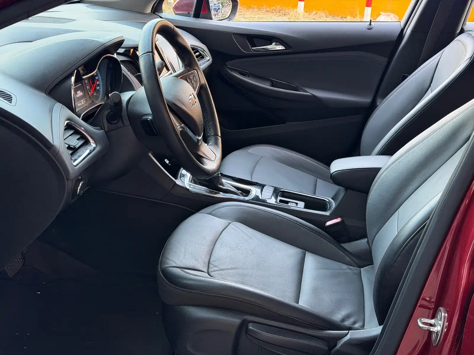 Photo 5 - Chevrolet Cruze