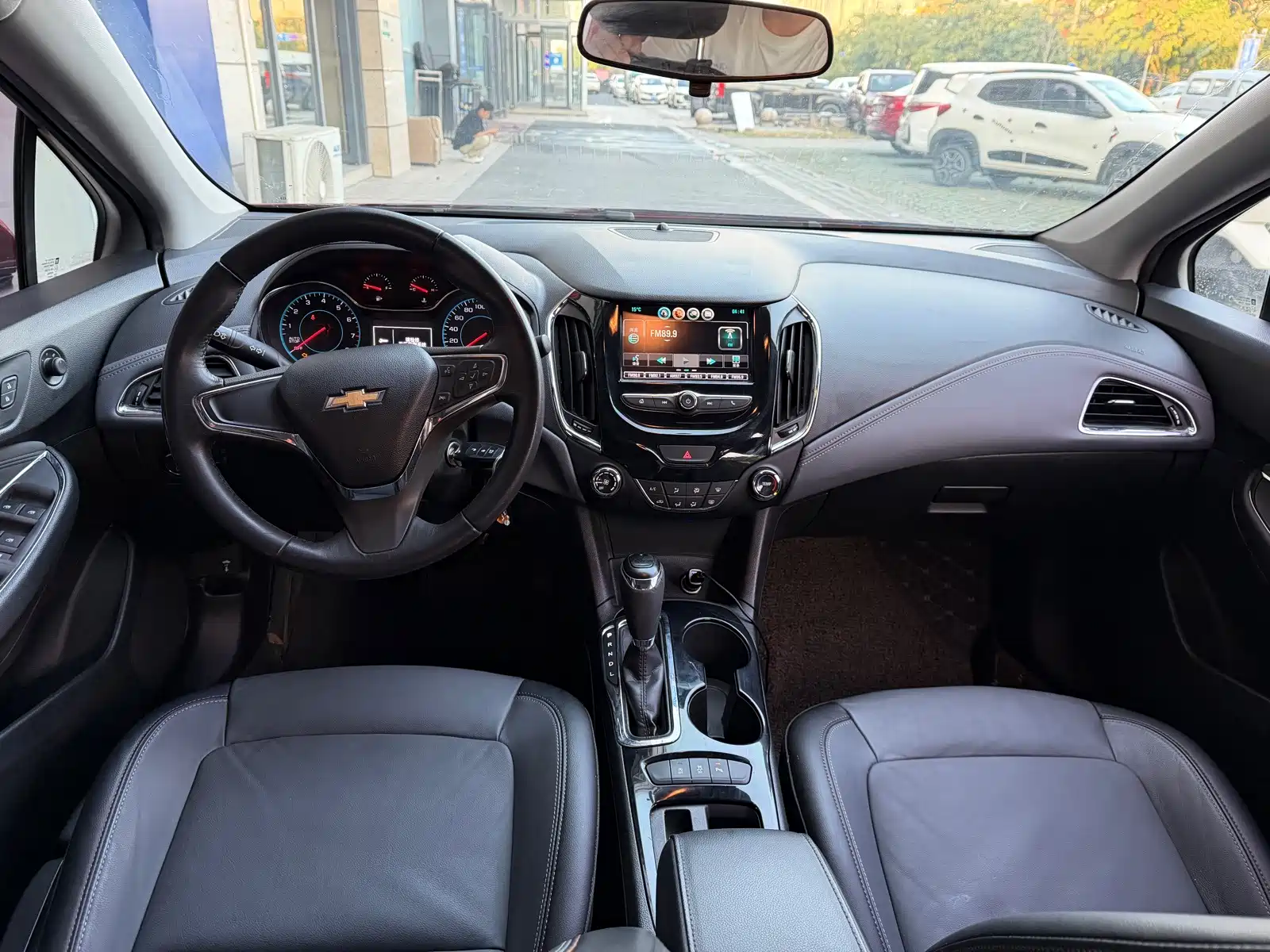 Photo 8 - Chevrolet Cruze