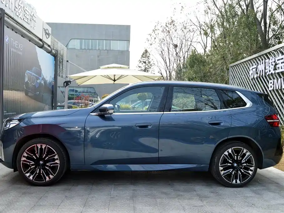 BMW X3 2025 xDrive30L Premium Model M Sport Black Package фото 5