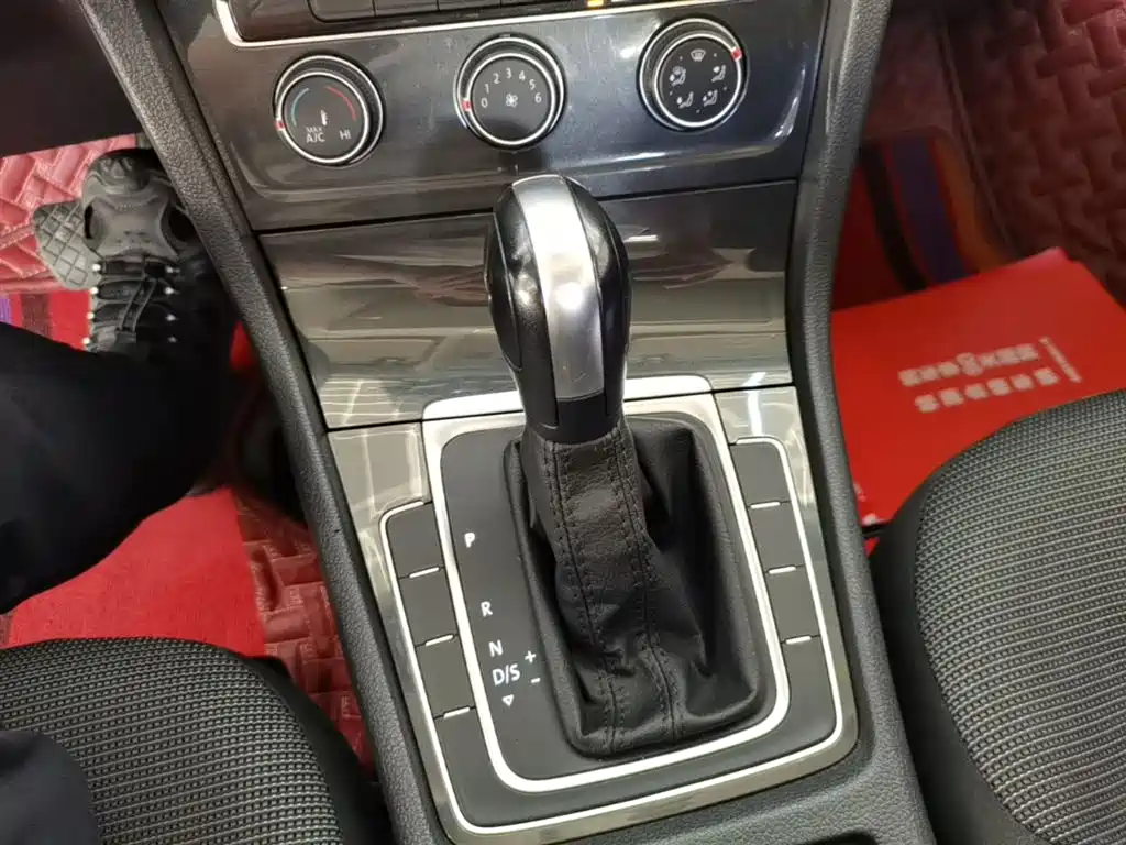 Volkswagen Golf 2019 1.6L Auto Comfort (China V) фото 14