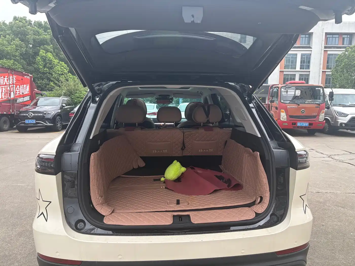 Chery Tiggo 8L 2025 2025 Model Year 2.0T 2WD Rainbow Edition 5-Seater