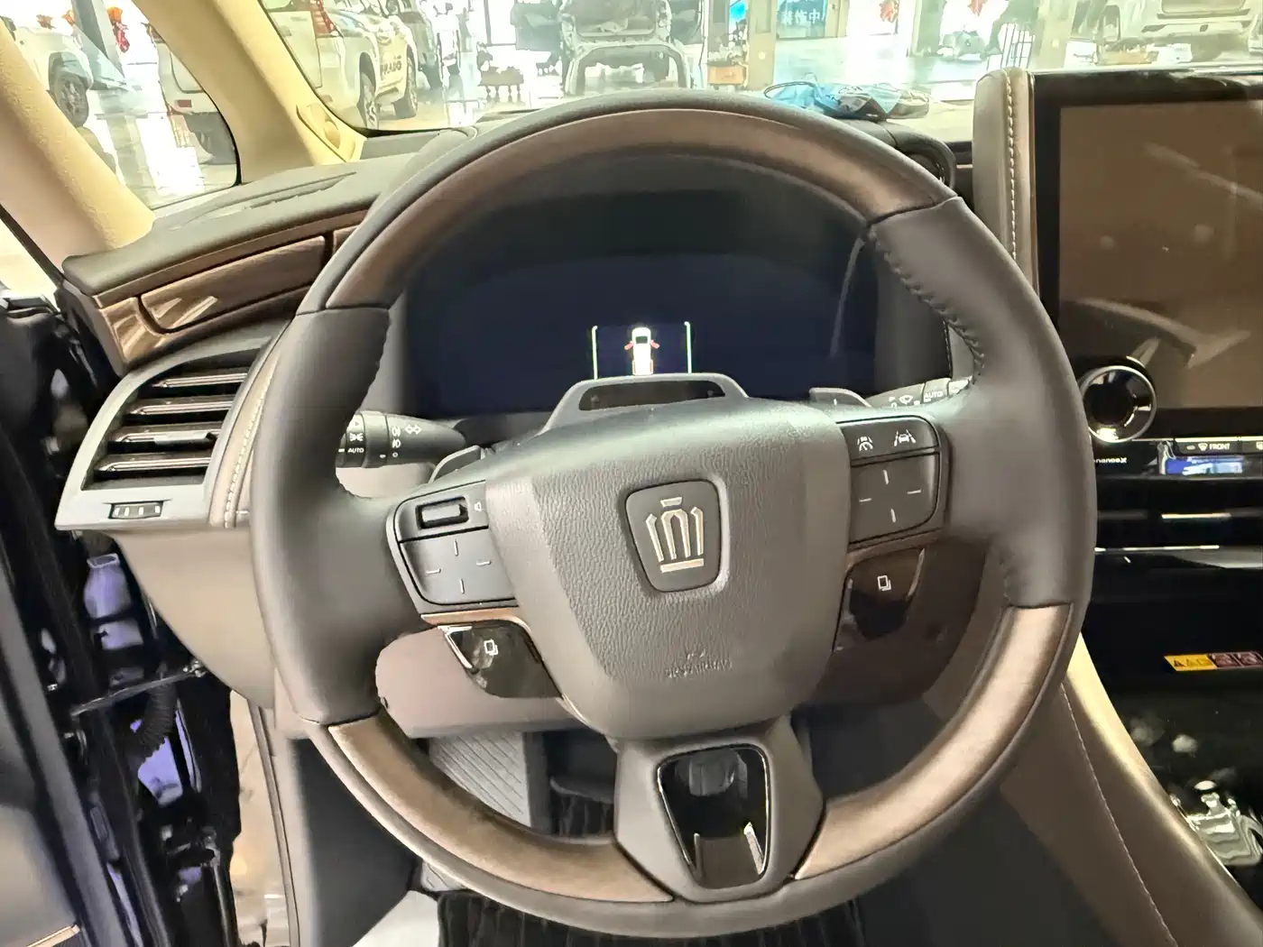 Toyota Vellfire 2025 Crown Hybrid 2.5L Ink Gold Executive Edition фото 18