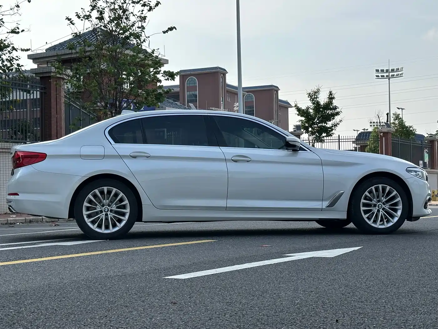 BMW 5 Series 2019 525Li Luxury Package фото 16