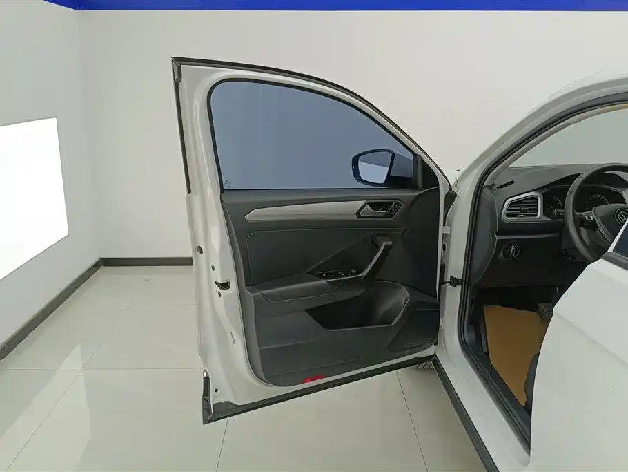 VOLKSWAGEN T ROC EXPLORING SONGS