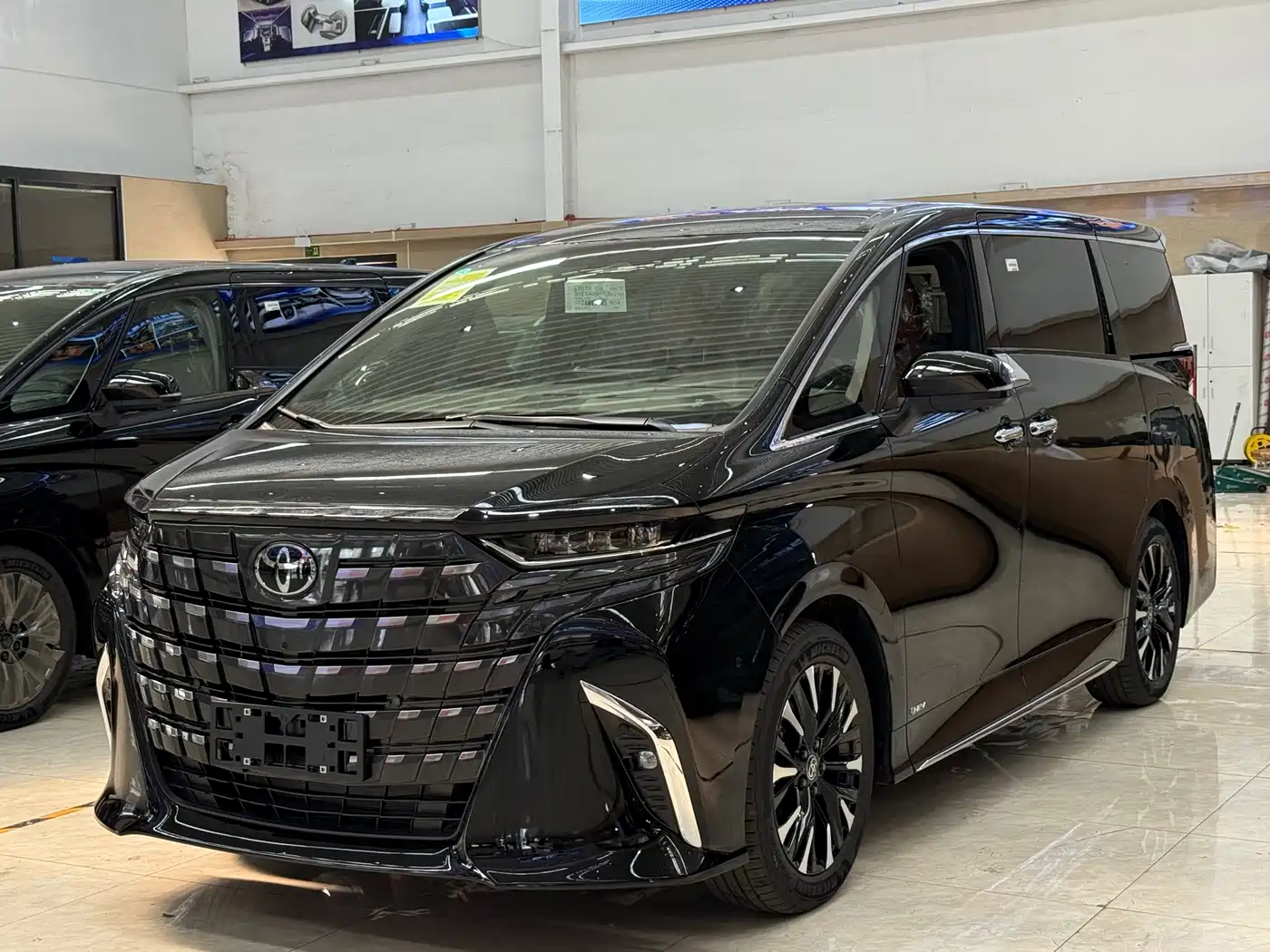 Toyota Alphard 2024 Hybrid 2.5L Ultimate Enjoyment Edition фото 3