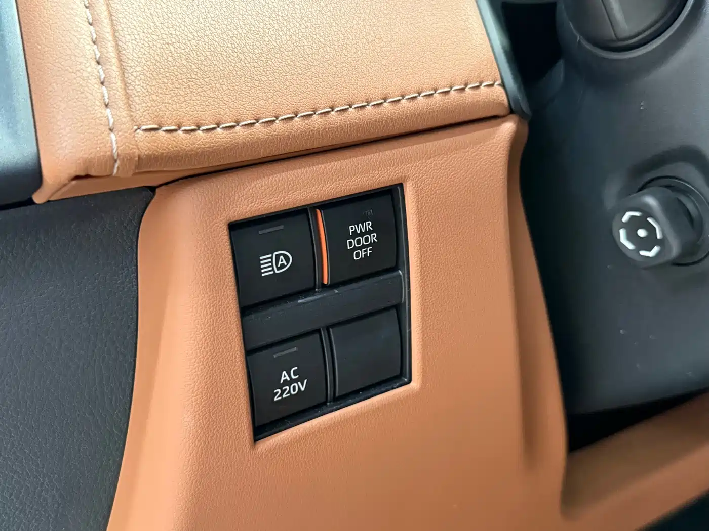 Toyota Alphard 2024 Hybrid 2.5L Ultimate Enjoyment Edition фото 28