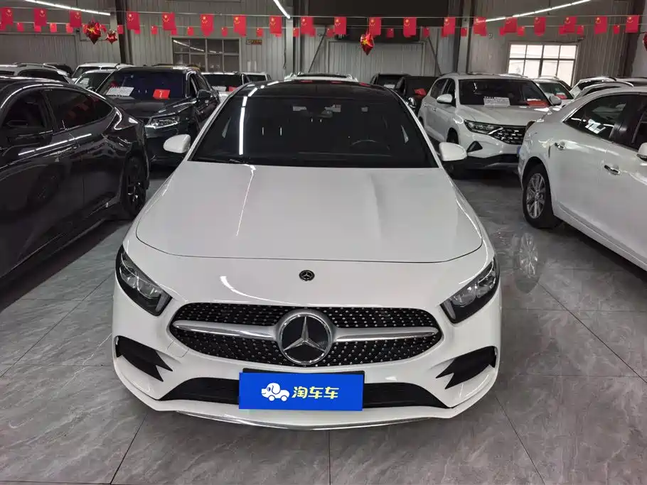 Mercedes-Benz A-Class 2019 A 200 L Sport Sedan фото 2