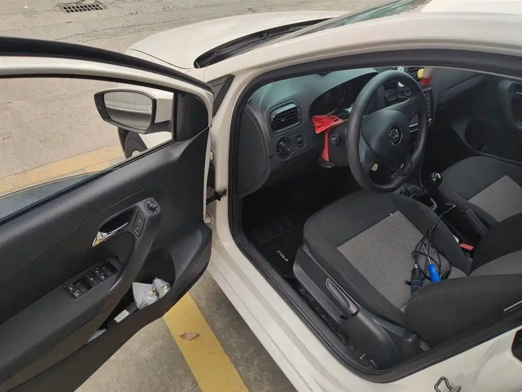 Volkswagen Polo 2016 1.4L Manual Trend фото 17