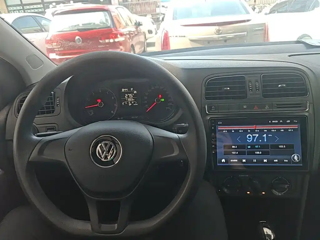 Volkswagen Polo 2018 1.5L Auto Safe Drive фото 10