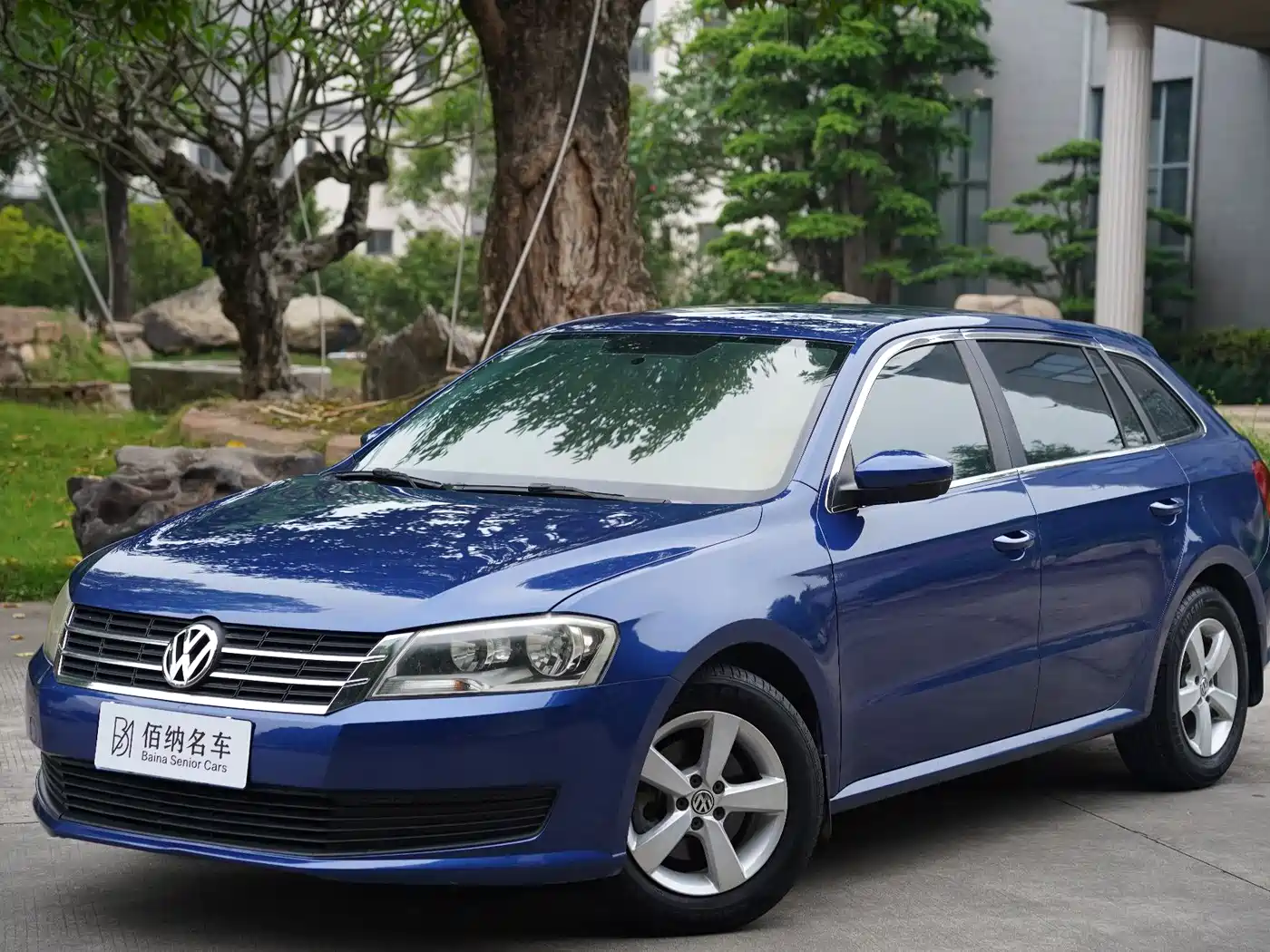 Volkswagen Lavida Tour 2013 1.6L Automatic Trend Style