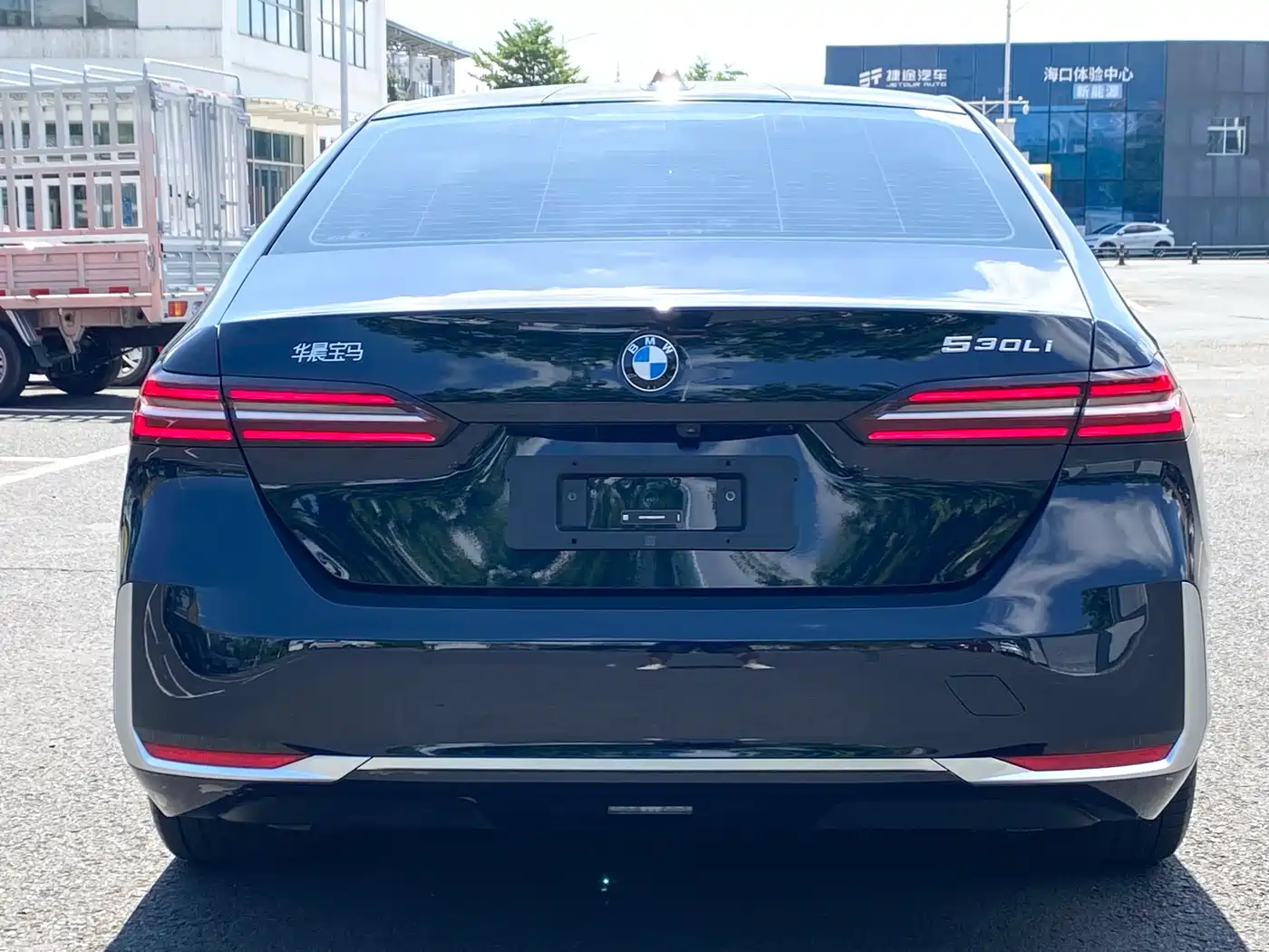 BMW 5 Series 2025 530Li Leading Luxury Package фото 5