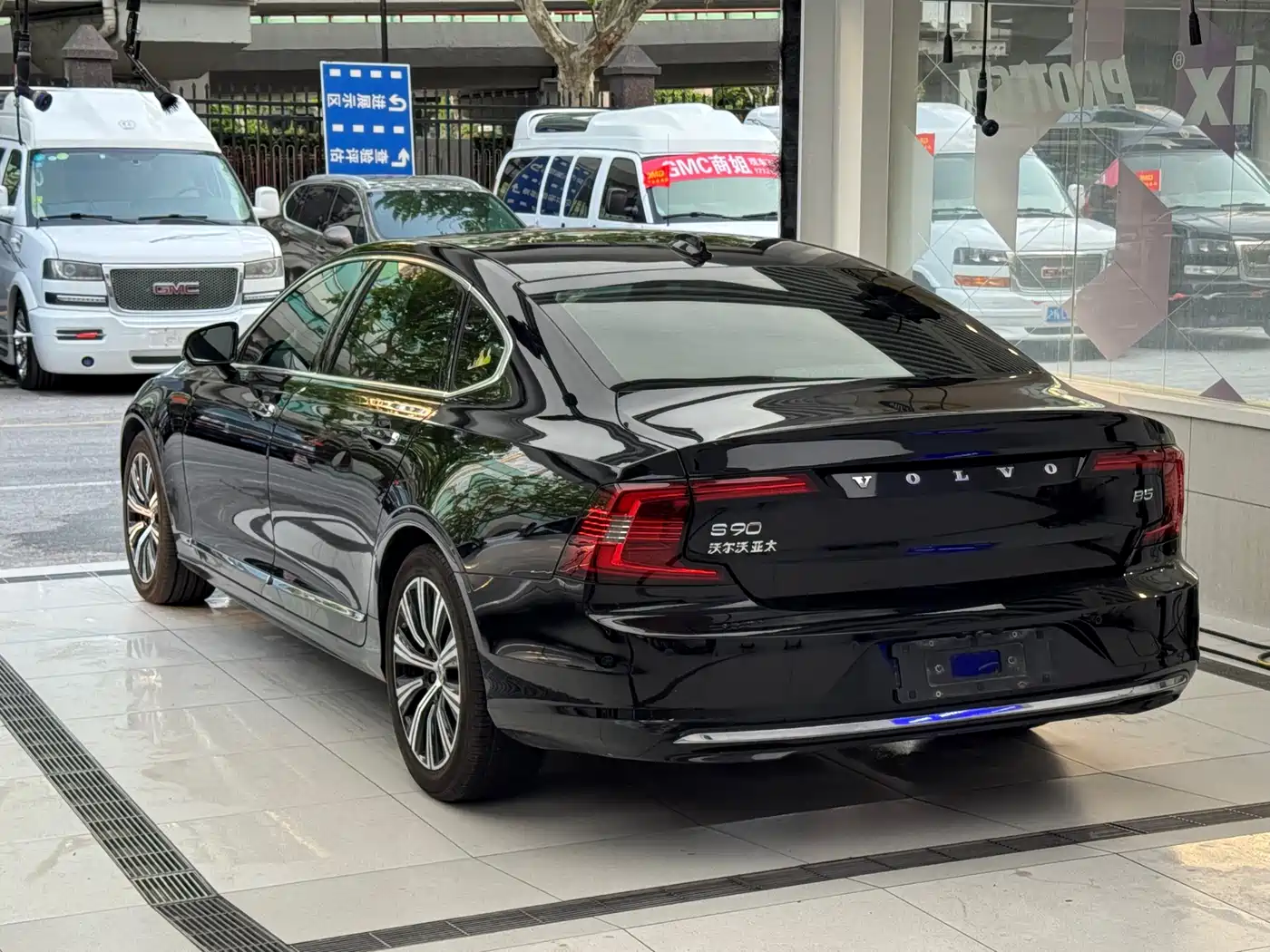 VOLVO S90