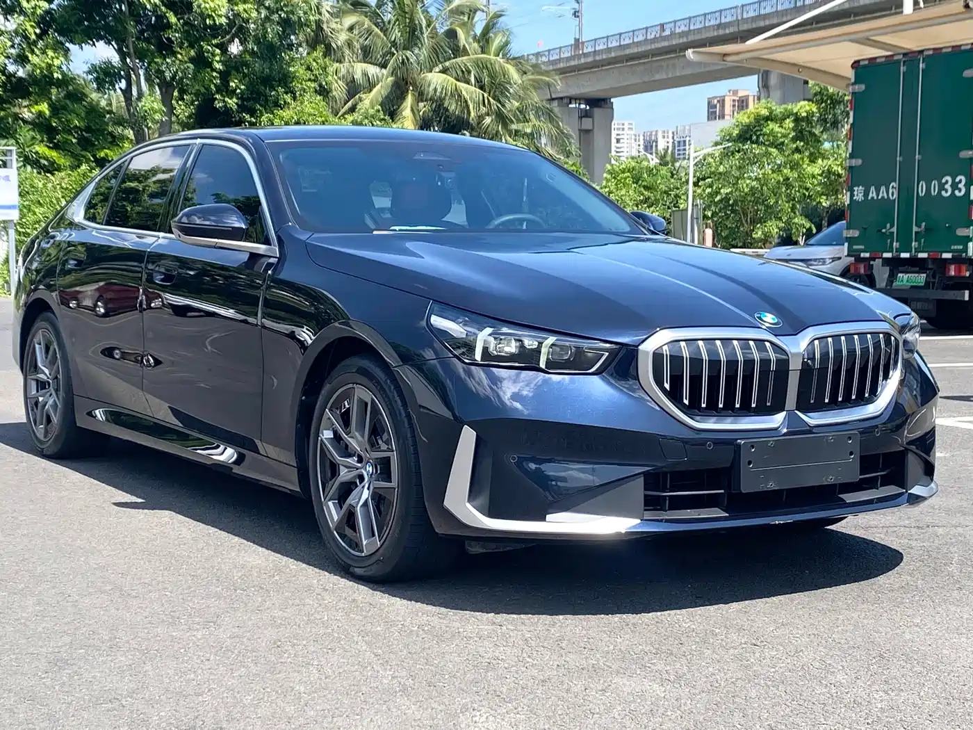 BMW 5 Series 2025 530Li Leading Luxury Package фото 3