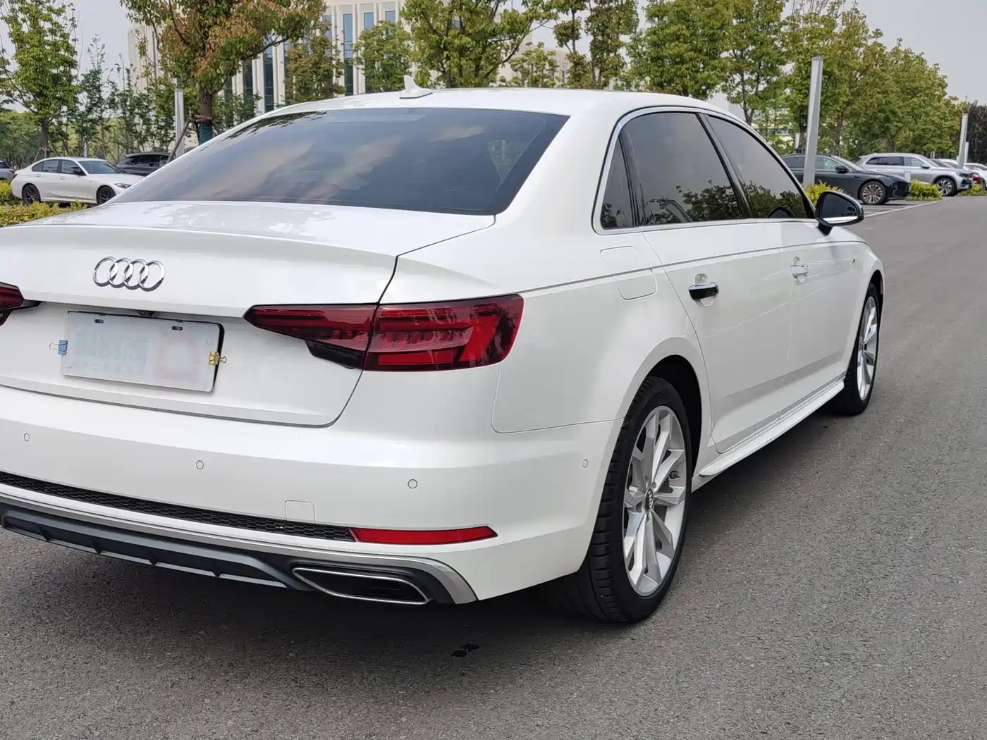 Фото 11 - Audi A4L