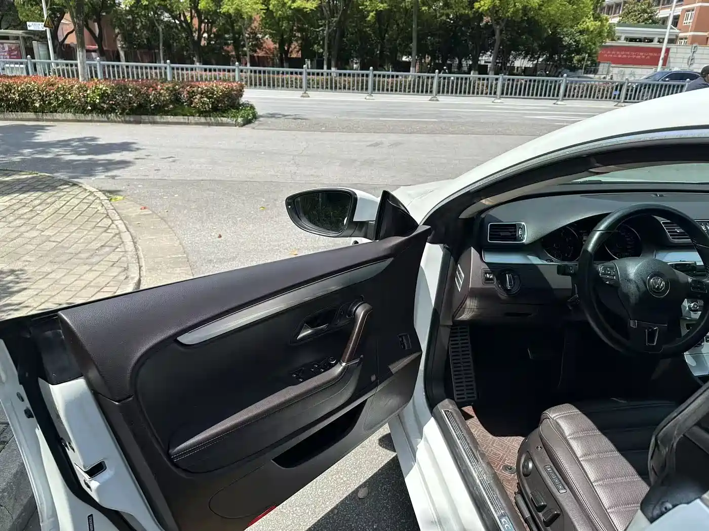 Volkswagen FAW-Volkswagen CC 2016 Model 1.8TSI Luxury фото 13