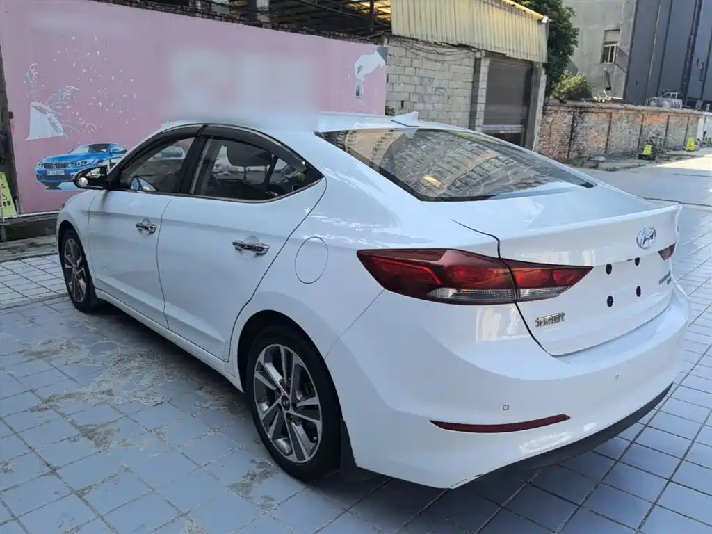 Hyundai Elantra 2016 Model 1.6L Automatic Smart Elite фото 5