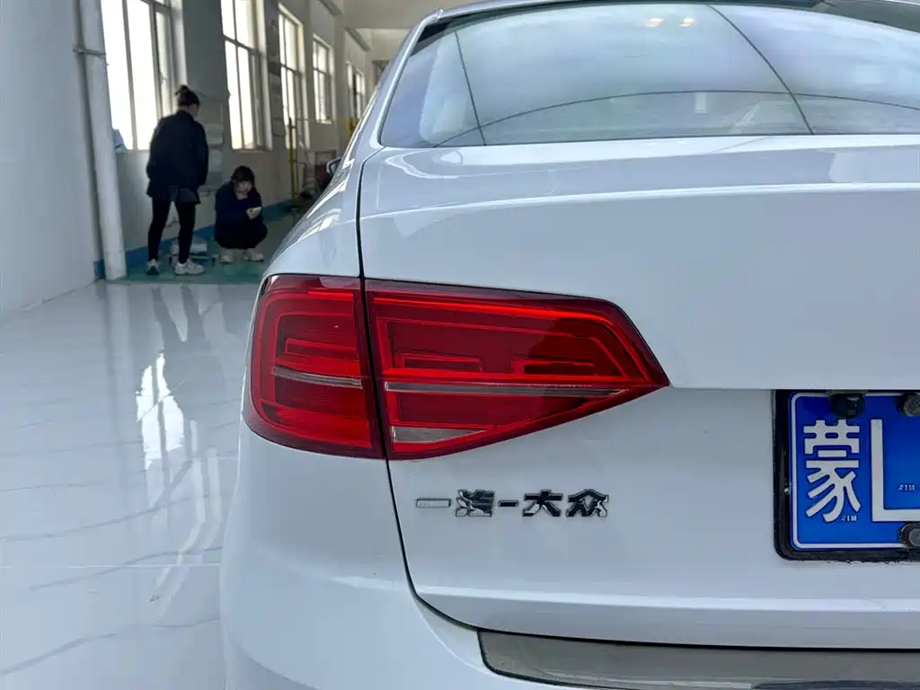 Volkswagen Sagitar 2015 230TSI Automatic Comfort фото 12