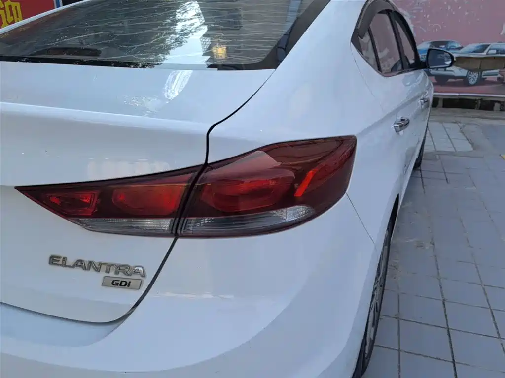 Hyundai Elantra 2016 Model 1.6L Automatic Smart Elite фото 8