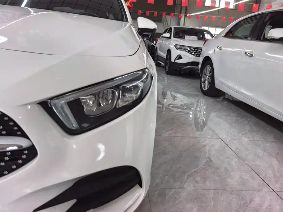 Mercedes-Benz A-Class 2019 A 200 L Sport Sedan фото 5