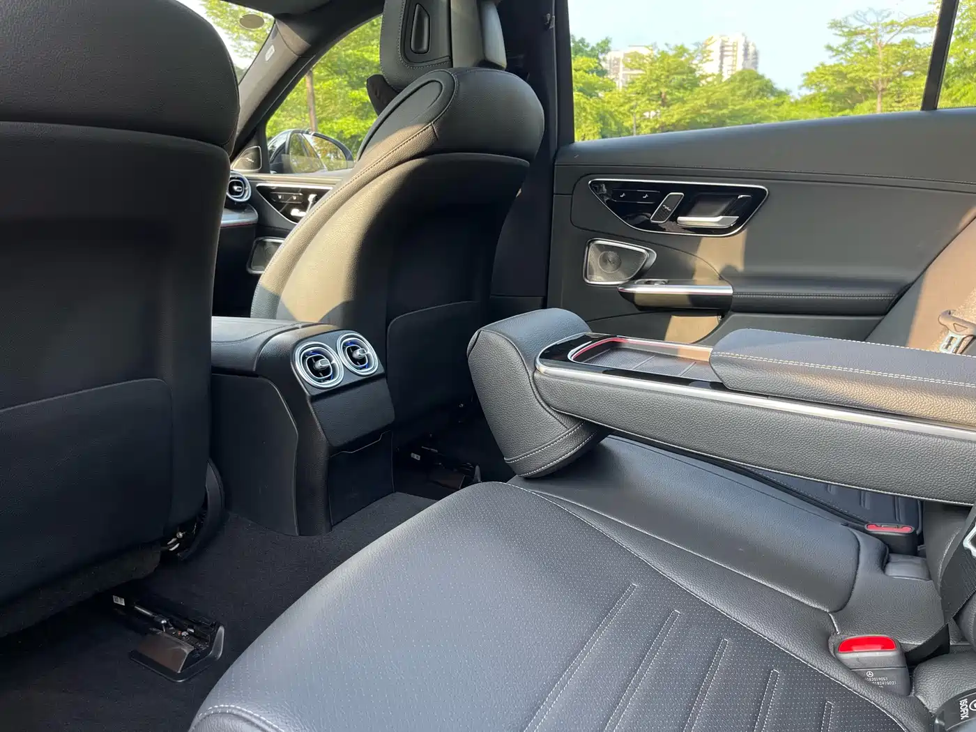 Mercedes-Benz C-Class 2023 Facelift C 260 L Night Sport Edition фото 18