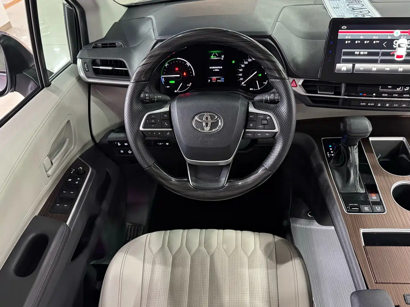 Toyota Sienna 2023 2.5L Hybrid Comfort Edition фото 10