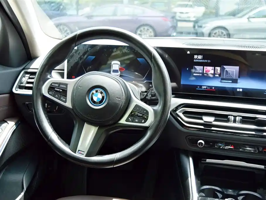 BMW i3 2024 eDrive 35 L фото 13