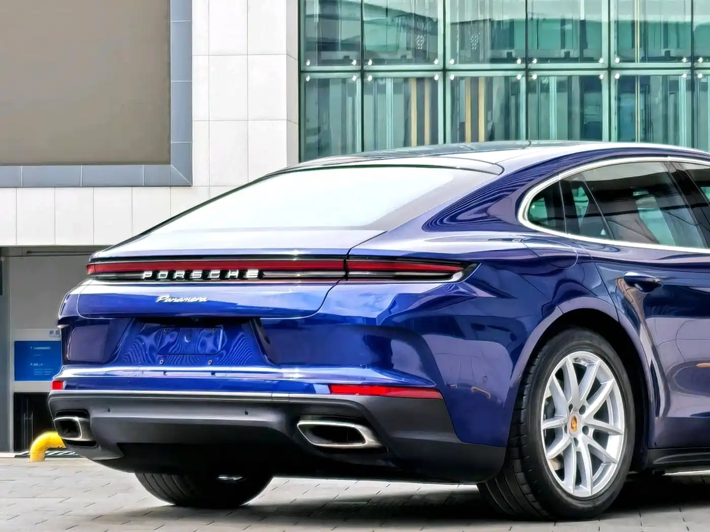 PORSCHE PANAMERA