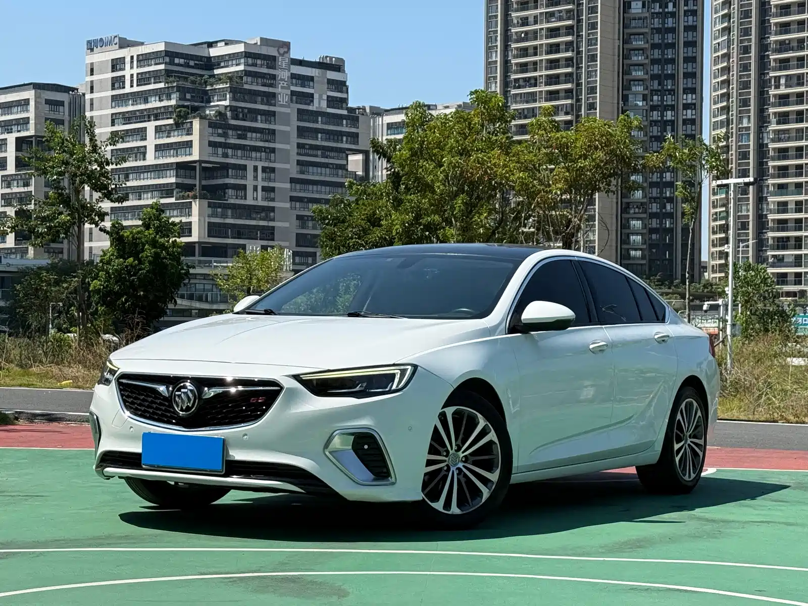 Photo 1 - Buick Regal