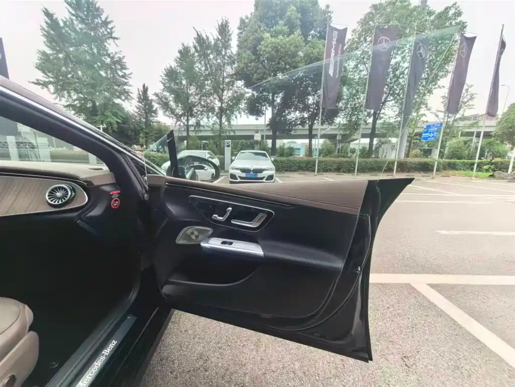 Mercedes-Benz EQE 2025 500 4MATIC Pioneer фото 23