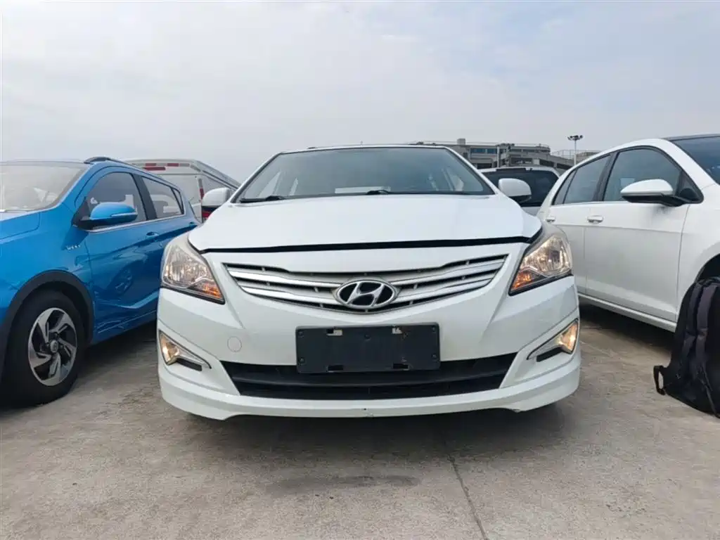 Hyundai Reina 2014 Model 1.4L Automatic GLX фото 3