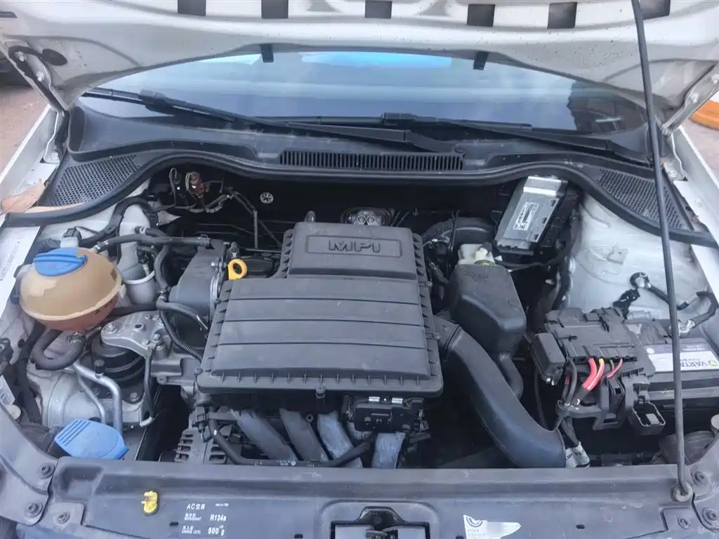 Volkswagen Polo 2014 1.6L Manual Comfort Edition фото 21