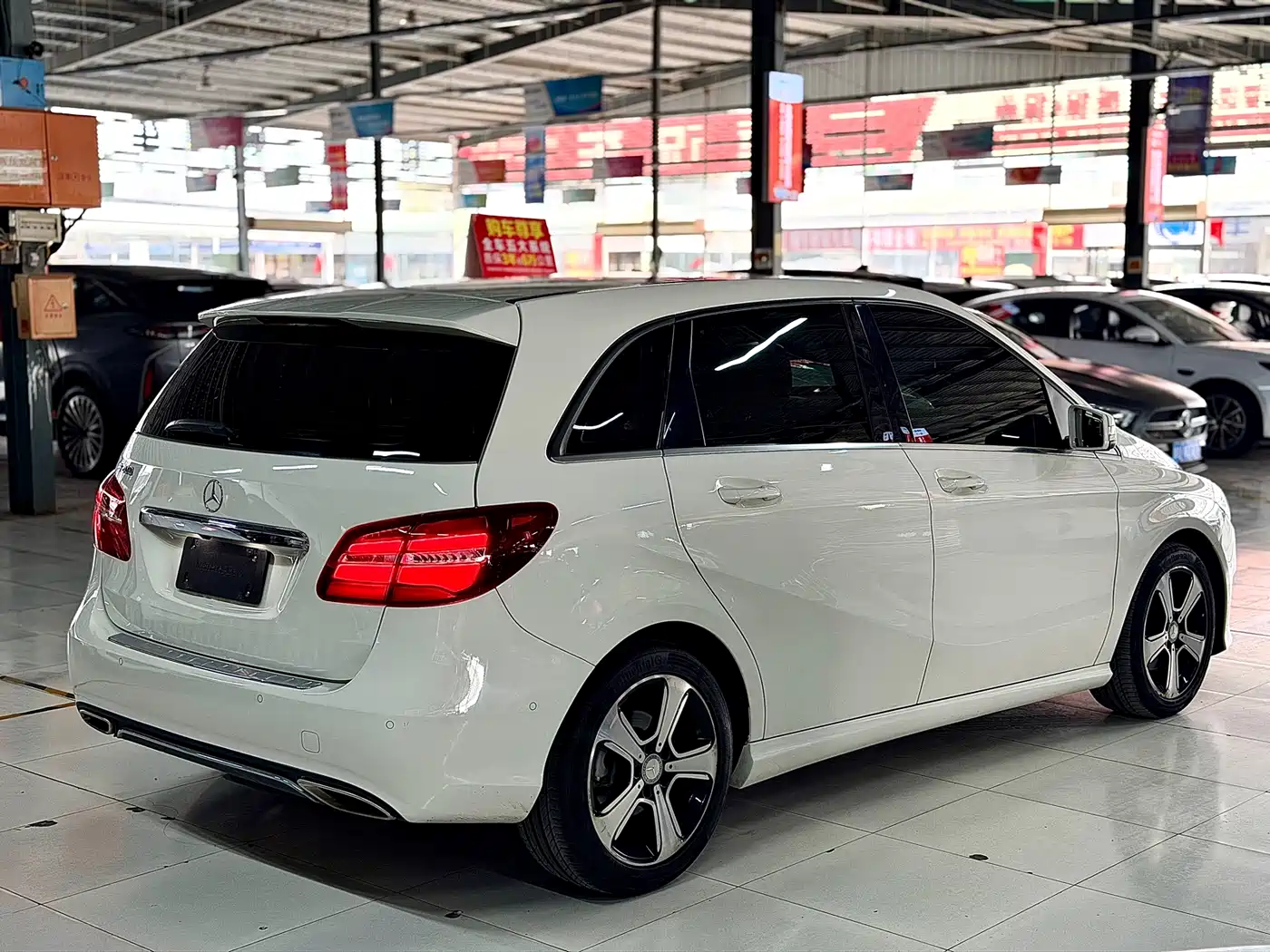 Mercedes-Benz B-Class 2016 B 200 Collector's Edition фото 5