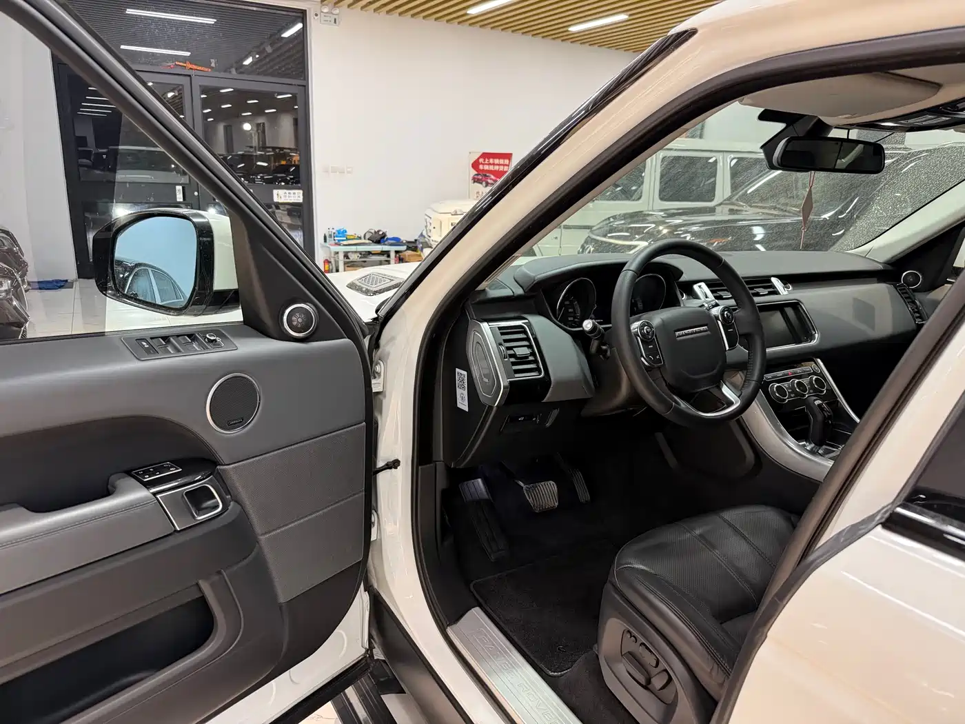 Land Rover Range Rover Sport 2015 3.0 SC V6 HSE фото 6