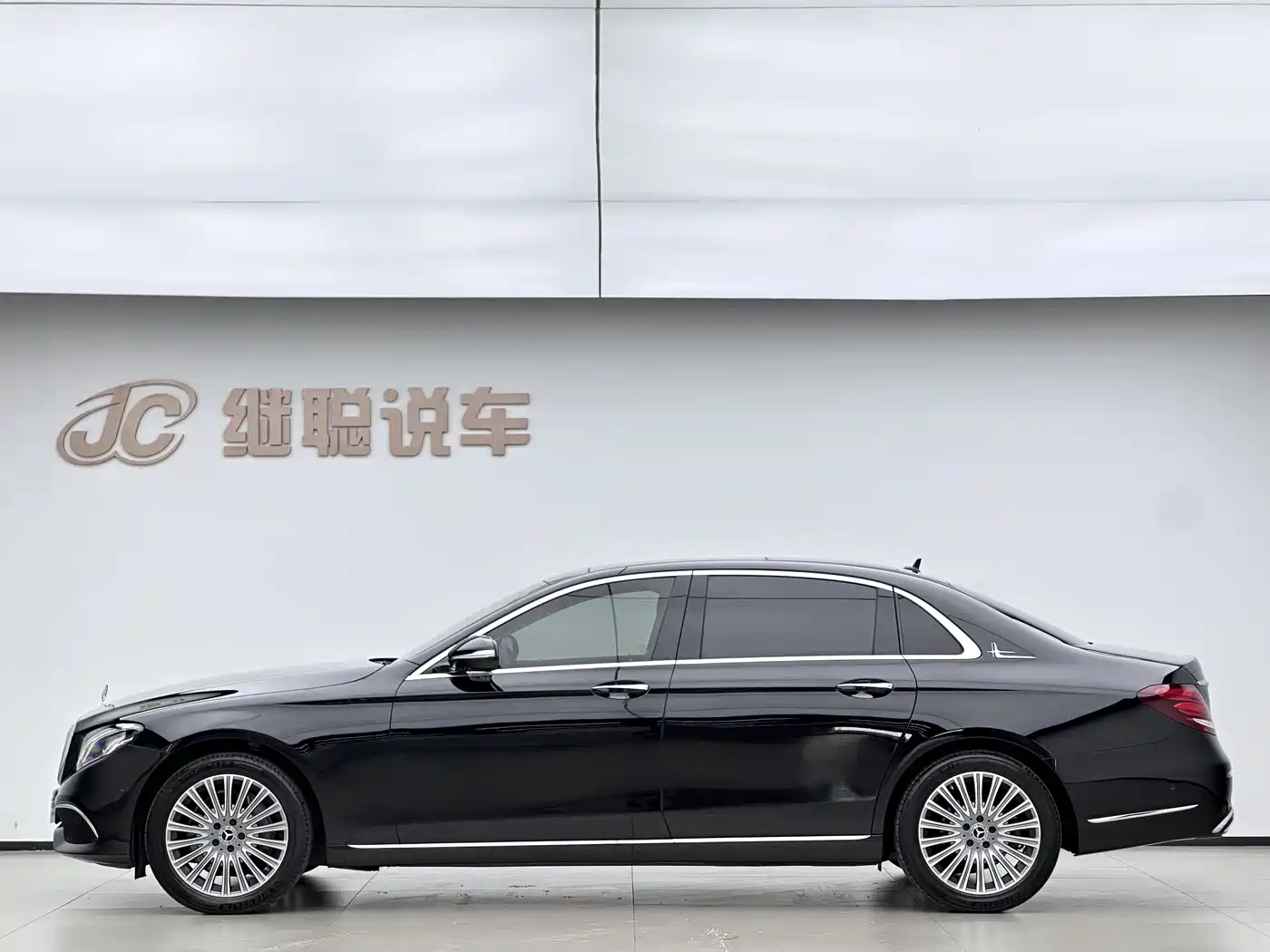 Mercedes-Benz E-Class 2020 E 300 L Luxury Model фото 3