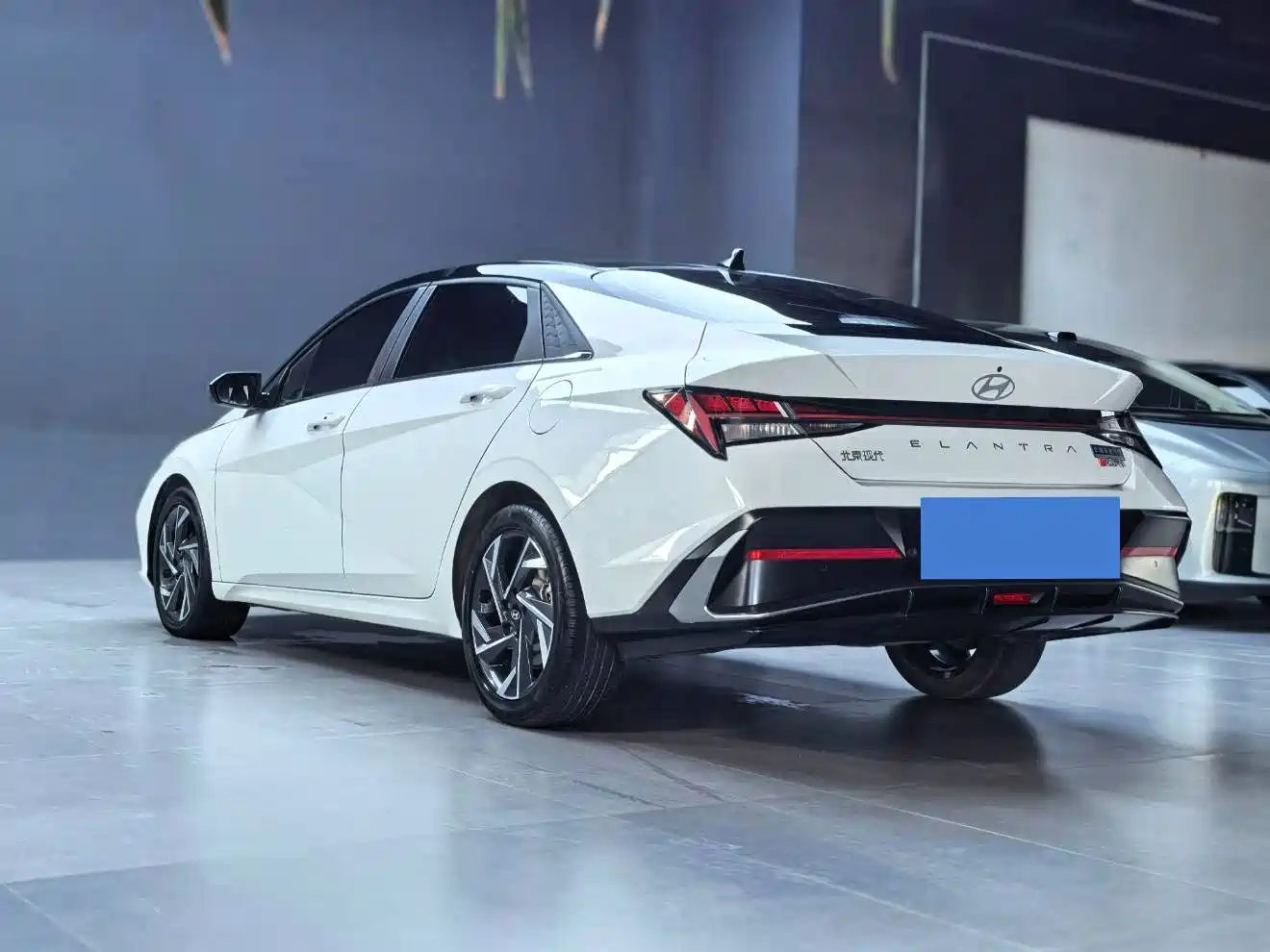 Фото 6 - Hyundai Elantra