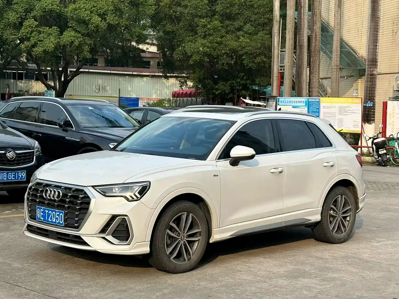 AUDI Q3