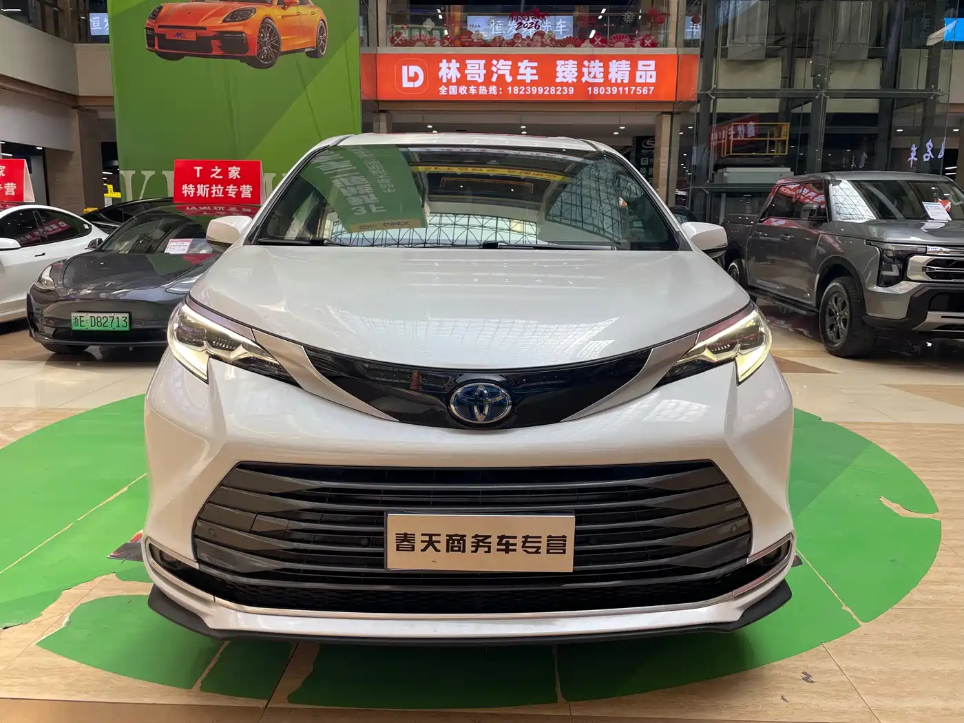 Toyota Sienna 2021 2.5L Hybrid Premium Edition фото 2