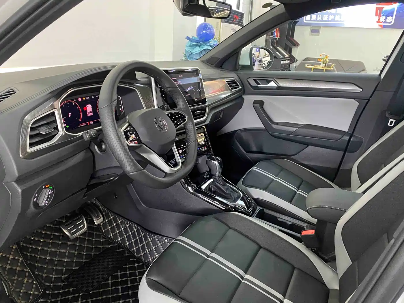 Volkswagen T-ROC 2025 Facelift 300TSI DSG 2WD Dawn Edition фото 9