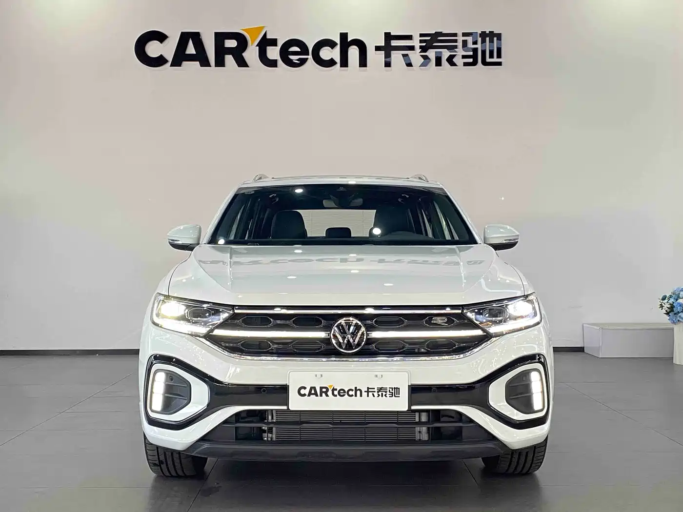 Volkswagen T-ROC 2025 Facelift 300TSI DSG 2WD Dawn Edition фото 2