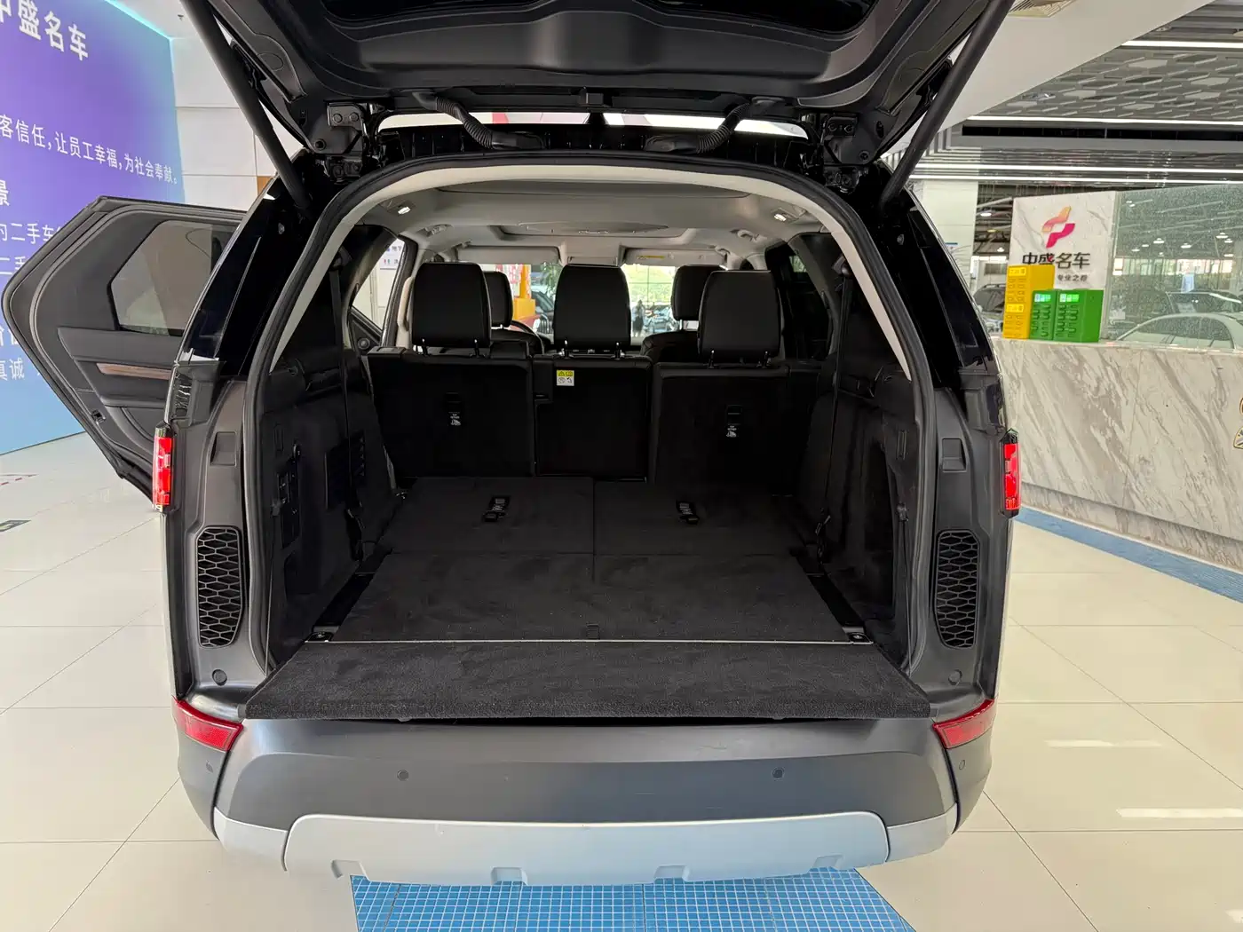 Land Rover Discovery 2018 3.0 SC V6 HSE фото 18