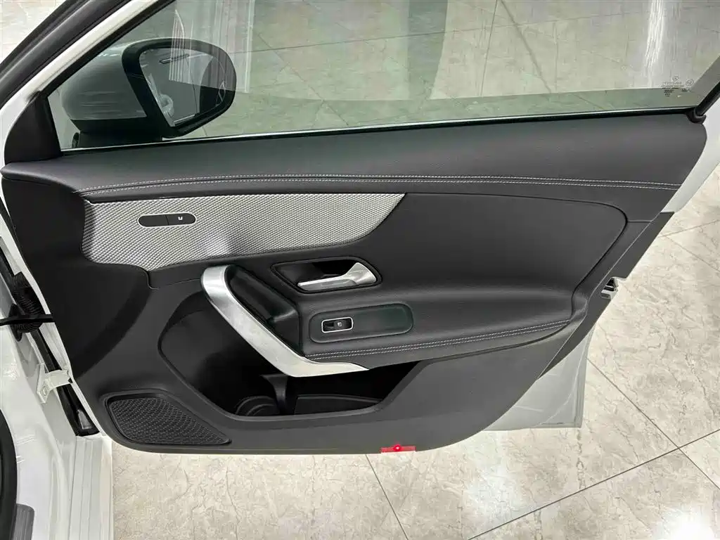 Mercedes-Benz A-Class 2023 A 180 L фото 11