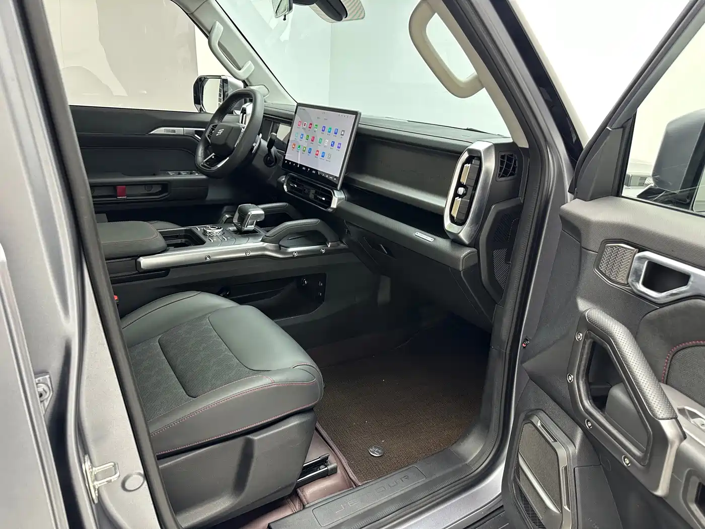 Jetour T2 2025 2023 Model 1.5T 2WD Discovery PRO