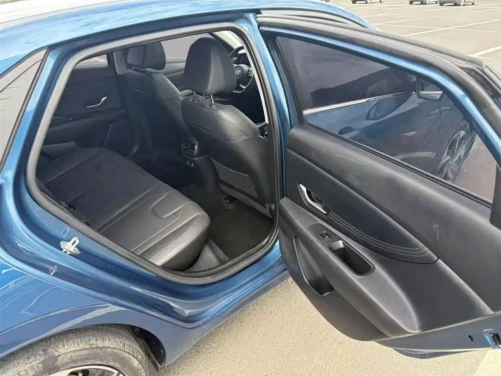 Hyundai Elantra 2022 1.5L CVT GLX Elite Edition фото 9